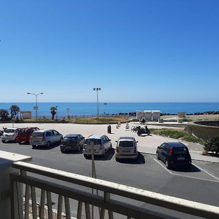 リド・ディ・オスティアLa Terrazza Sul Portoアパートメント エクステリア 写真